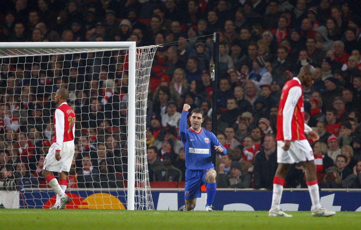 Îl mai ții minte pe românul care i-a dat gol lui Arsenal pe Emirates? E noul campion al României în Superliga feminină