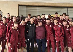 Șeful galeriei Rapidului s-a pozat alături de jucători, înaintea derby-ului cu FCSB: „La luptă, tată! Ahoeee!”