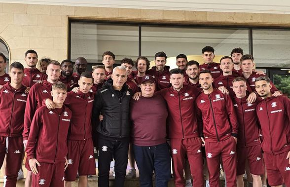 Șeful galeriei Rapidului s-a pozat alături de jucători, înaintea derby-ului cu FCSB: „La luptă, tată! Ahoeee!”