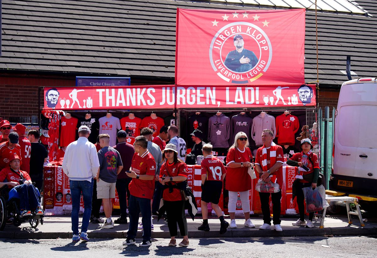 Un stadion pentru Jurgen Klopp! Fanii lui Liverpool, scenografie emoționantă, la despărțirea de antrenor. Germanul, în lacrimi