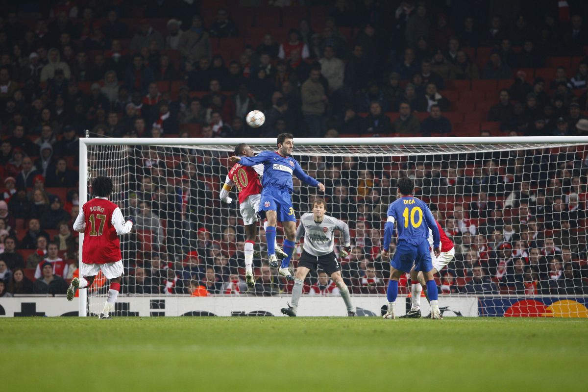 Îl mai ții minte pe românul care i-a dat gol lui Arsenal pe Emirates? E noul campion al României în Superliga feminină