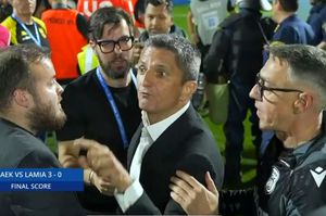 Imagini uluitoare! Răzvan Lucescu, scos cu scutierii de pe gazon » Bătaie generală, după ce PAOK a luat titlul