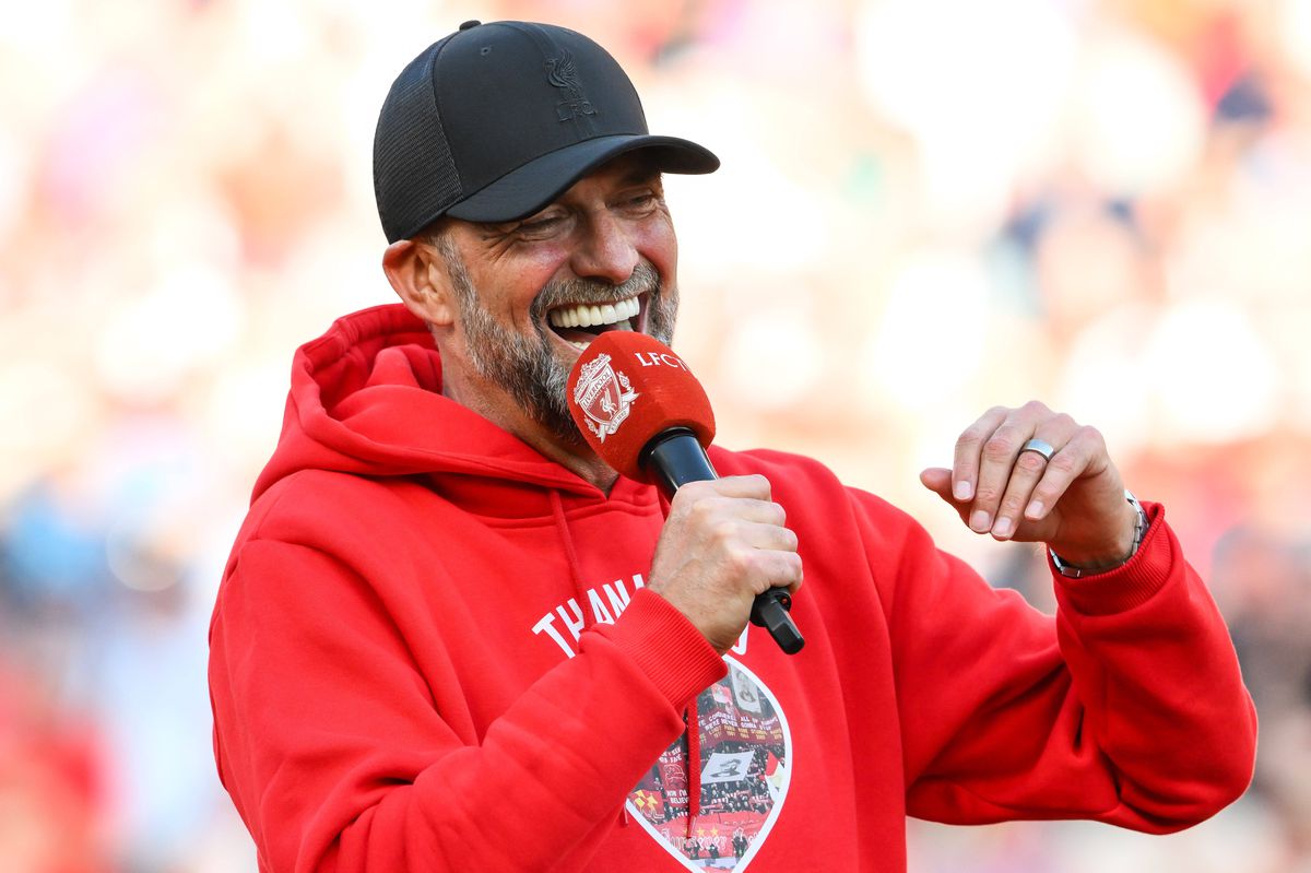 Momente fabuloase pe Anfield! » Jurgen Klopp a început să scandeze la microfon numele noului antrenor al lui Liverpool, după discursul de adio