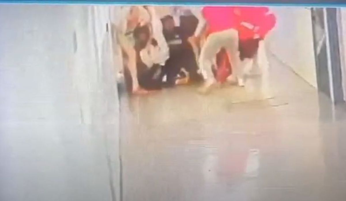 Scene scandaloase înaintea derby-ului de diseară » Jucătorii s-au luat la bătaie la vestiare! Se cere intervenția Ministerului de Interne: „Vătămare corporală gravă!