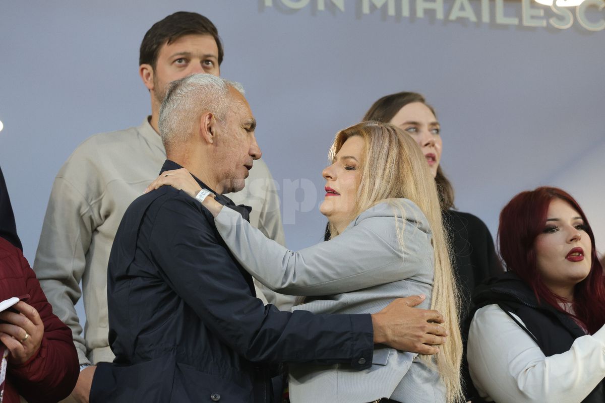 Soția lui Cristi Săpunaru, în Giulești, la Rapid - CFR/ FOTO: Ionuț Iordache (GSP)