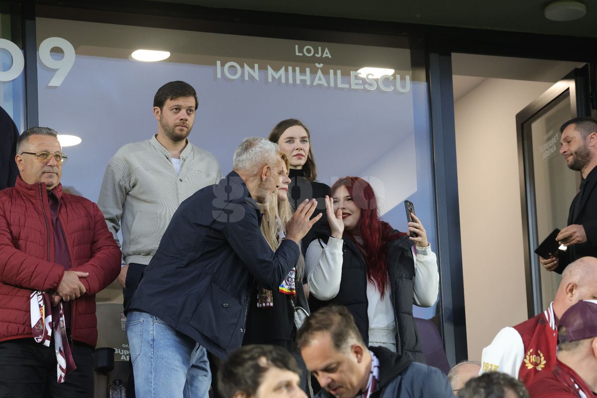 Soția lui Cristi Săpunaru, în Giulești, la Rapid - CFR/ FOTO: Ionuț Iordache (GSP)