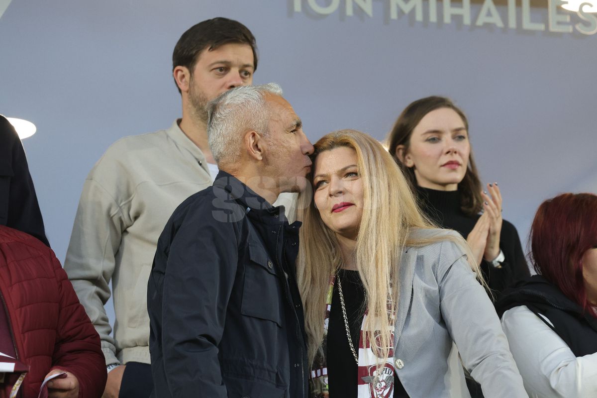 Soția lui Cristi Săpunaru, în Giulești, la Rapid - CFR/ FOTO: Ionuț Iordache (GSP)