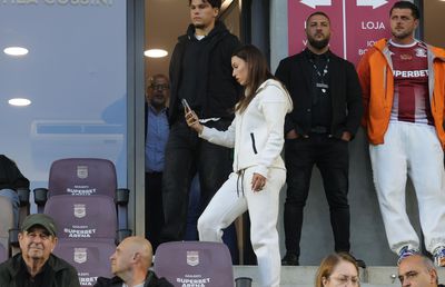 Campioana-fotomodel a atras toate privirile la Rapid - CFR » Cum a fost surprinsă în Giulești: fanii au vrut să imortalizeze momentul