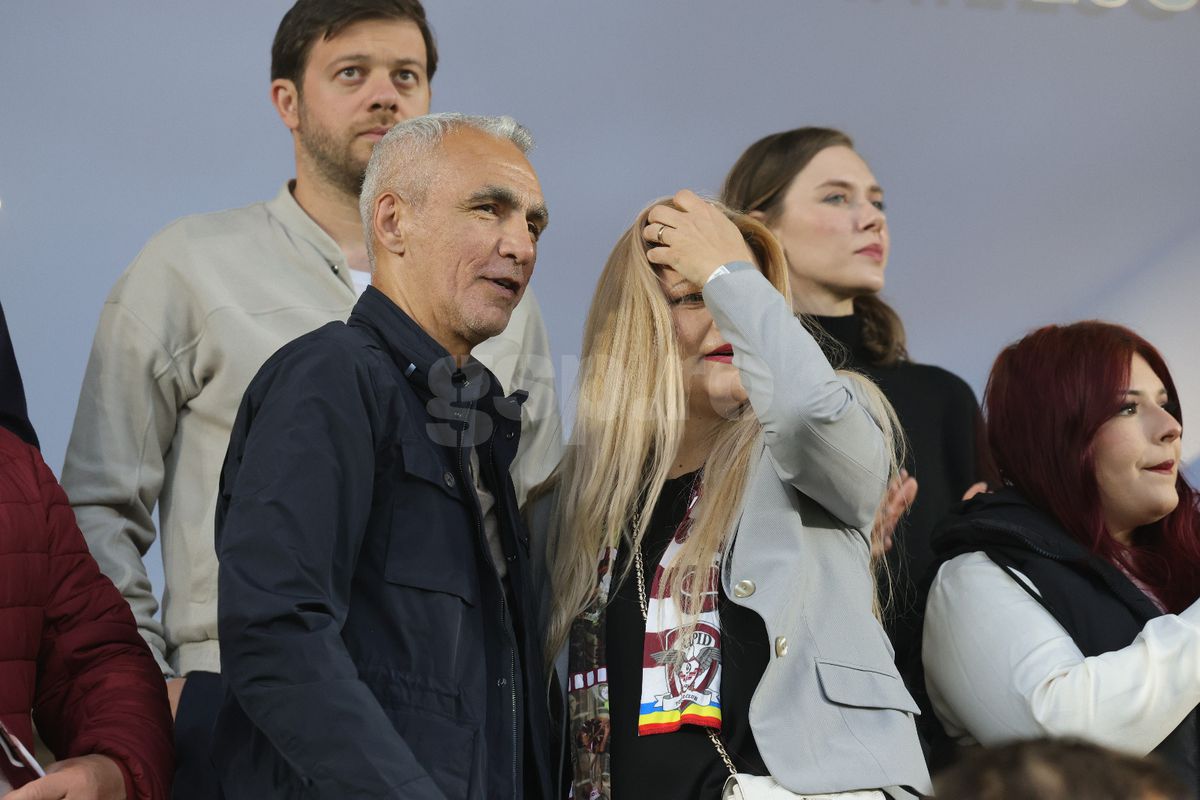 Soția lui Cristi Săpunaru, în Giulești, la Rapid - CFR/ FOTO: Ionuț Iordache (GSP)