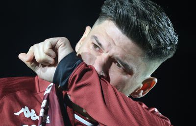 Cristian Săpunaru s-a retras! Discurs în lacrimi al fotbalistului: „Gata, s-a terminat” » Fanii Rapidului, la înălțime: „Ține minte, îți stă bine președinte!”