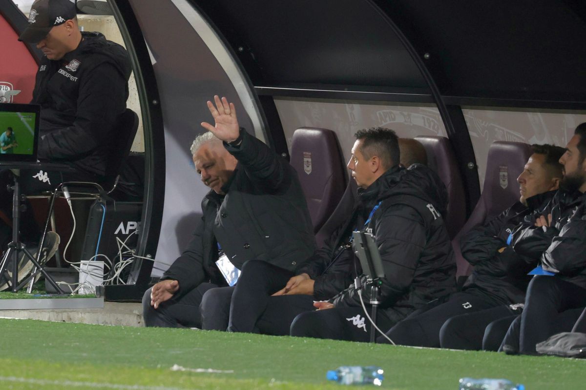 I-au cerut demisia lui Marius Șumudică în Rapid - CFR Cluj: „Lasă-ne, lasă-ne”