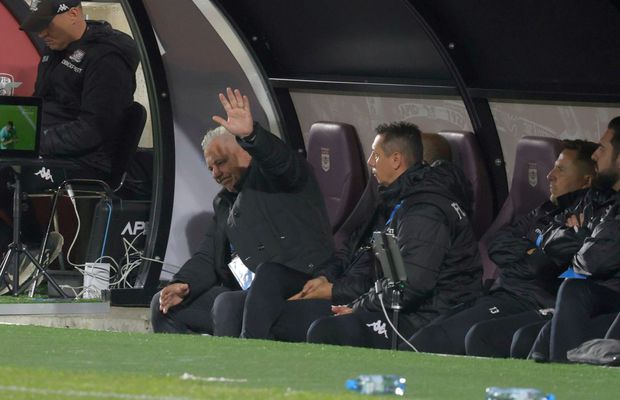 I-au cerut demisia lui Marius Șumudică în Rapid - CFR Cluj: „Lasă-ne, lasă-ne”