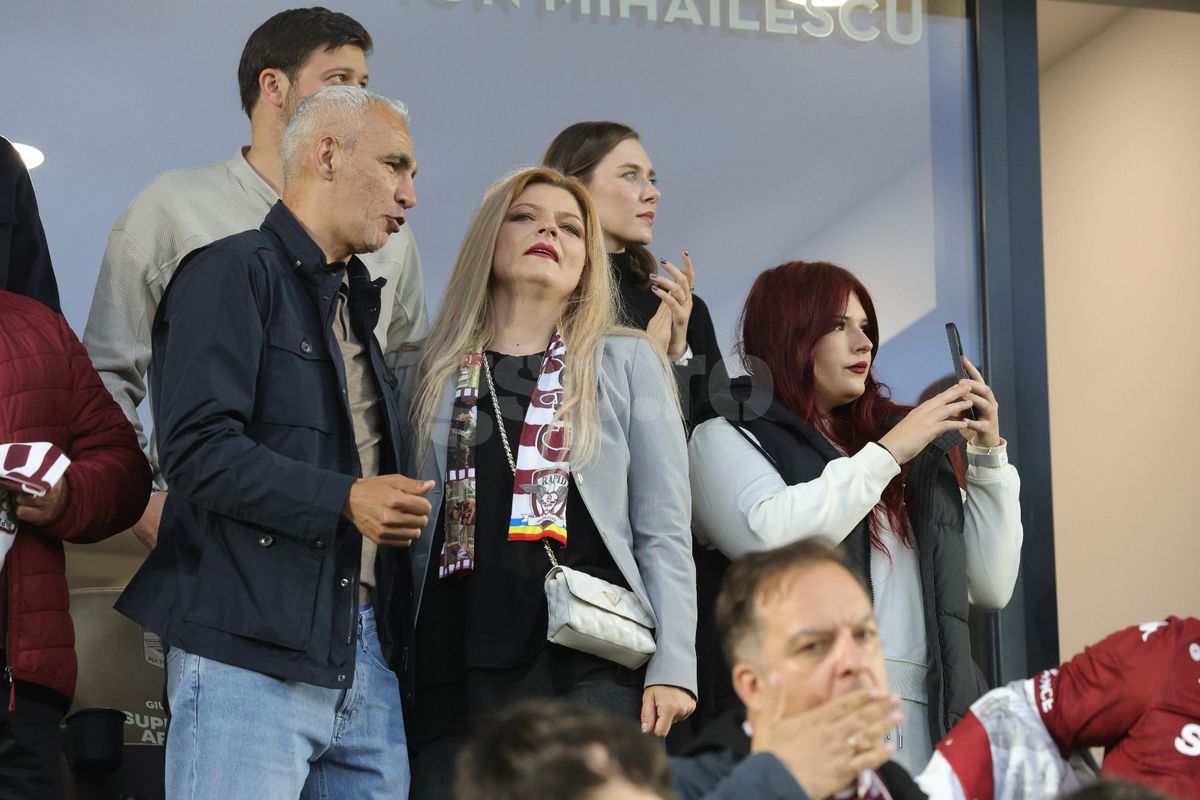 Soția lui Cristi Săpunaru, în Giulești, la Rapid - CFR/ FOTO: Ionuț Iordache (GSP)