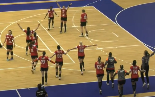 CSM Iași a învins-o pe SCM Universitatea Craiova, scor 28-21, în ultima rundă a sezonului din „Liga Florilor”. Ieșencele aveau 23 de înfrângeri în 23 de meciuri.