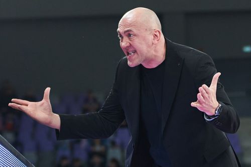 Răbufnire fără precedent a antrenorului, după eșecul din play-off: „Jucătorii mei intră în teren cu mentalitatea unor copii de 5 ani! Jenant, nu-mi pot asuma”