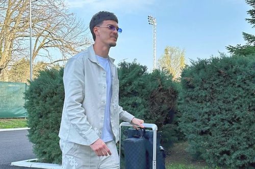 Dennis Man e cu bagajele pregătite pentru a se muta de la Parma la PSV Eindhoven / Foto: Instagram @dennismanofficial