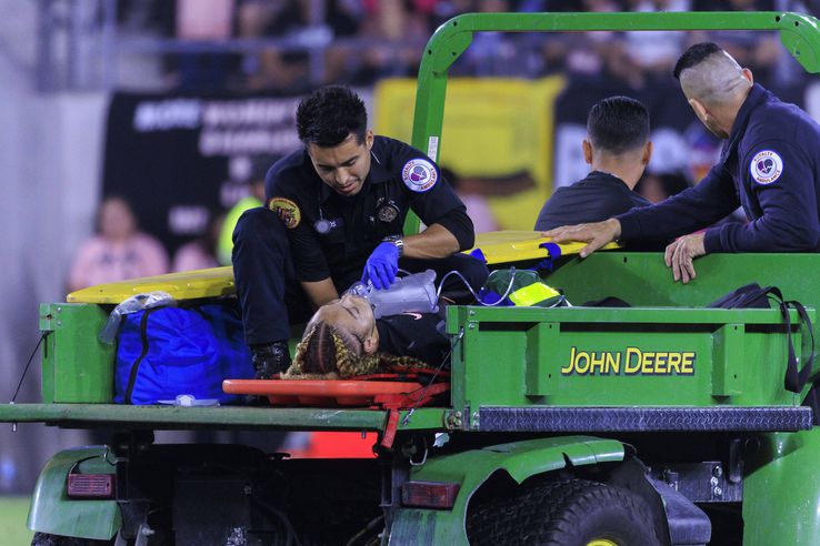 Savy King s-a prăbușit pe teren . foto: Imago