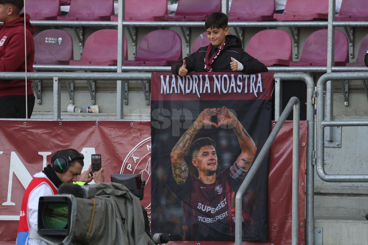 Cristian Săpunaru s-a retras! Discurs în lacrimi al fotbalistului: „Gata, s-a terminat” » Fanii Rapidului, la înălțime: „Ține minte, îți stă bine președinte!”