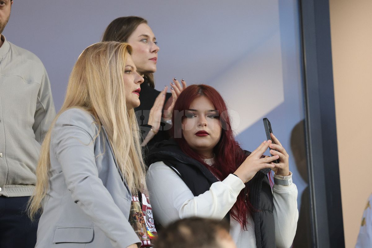 Soția lui Cristi Săpunaru, în Giulești, la Rapid - CFR/ FOTO: Ionuț Iordache (GSP)