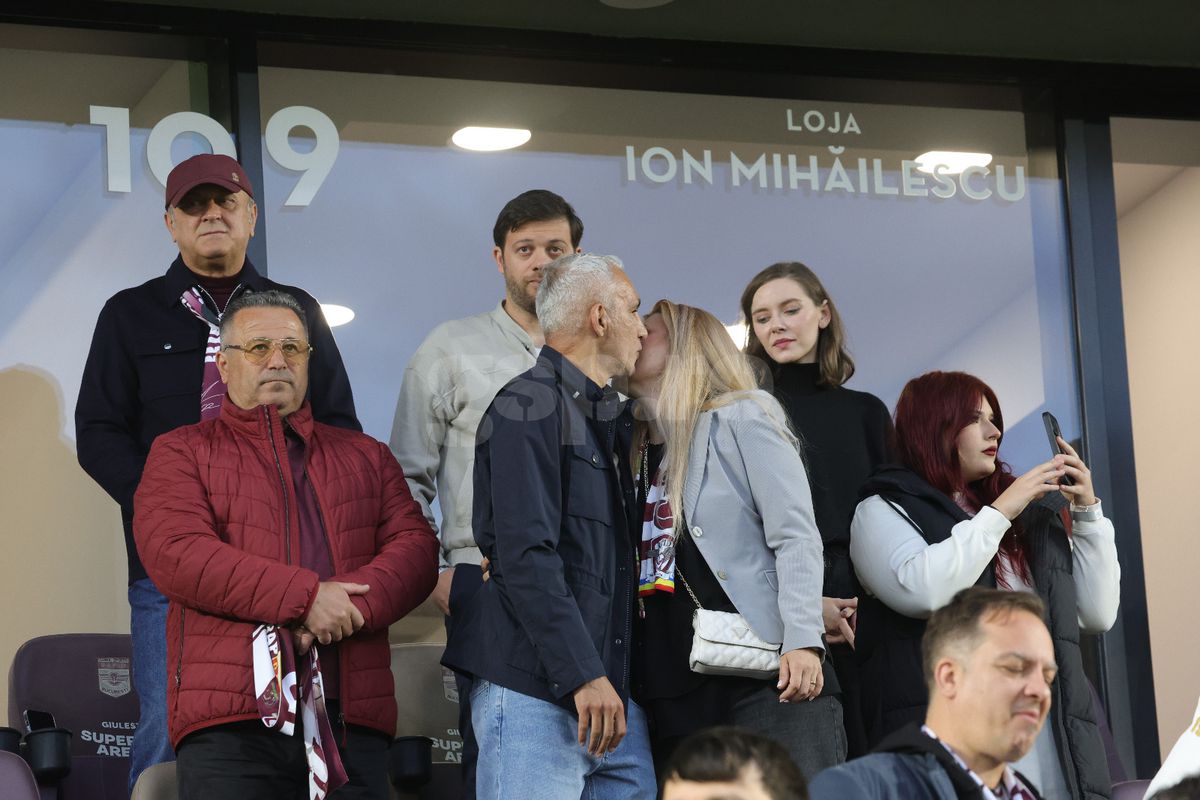Soția lui Cristi Săpunaru, în Giulești, la Rapid - CFR/ FOTO: Ionuț Iordache (GSP)