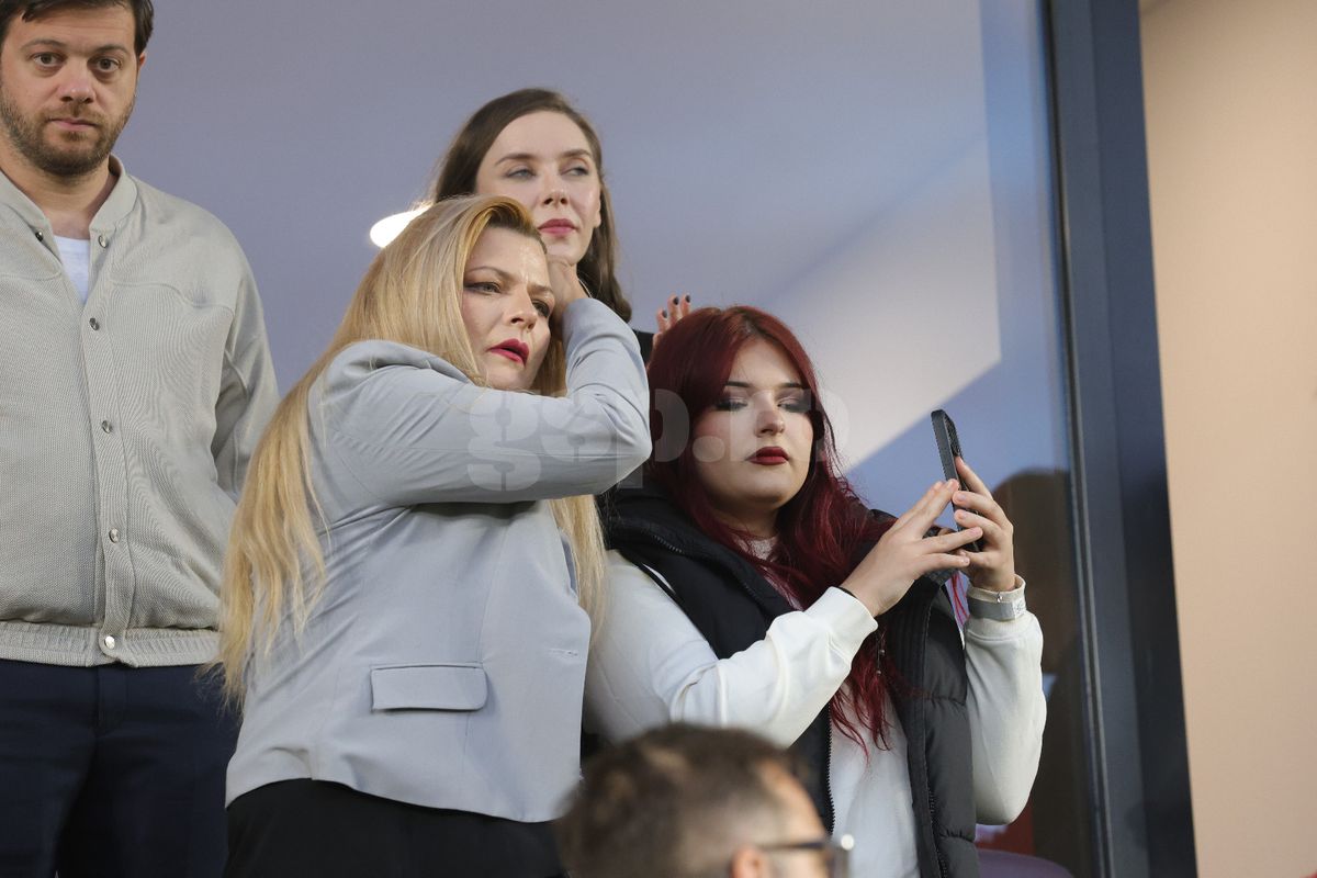 Soția lui Cristi Săpunaru, în Giulești, la Rapid - CFR/ FOTO: Ionuț Iordache (GSP)