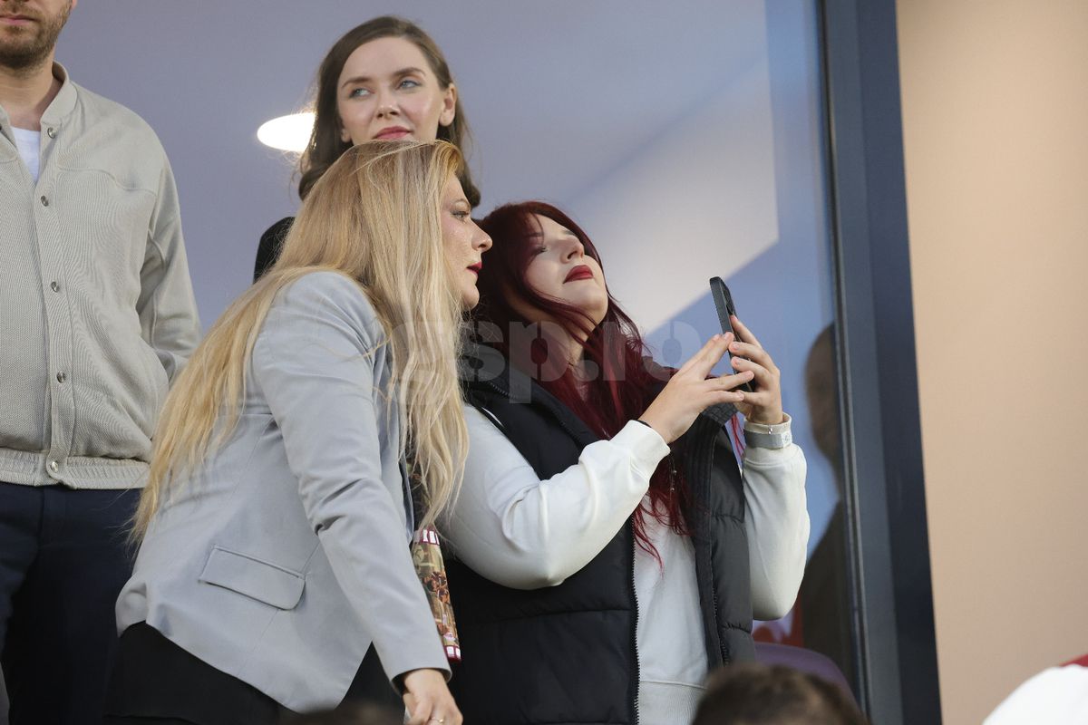 Soția lui Cristi Săpunaru, în Giulești, la Rapid - CFR/ FOTO: Ionuț Iordache (GSP)