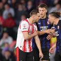 Taylor Harwood-Bellis (Southampton), în duel cu Luke Ayling (Middlesbrough) la returul semifinalei play-off-ului Championship / Foto: GettyImages