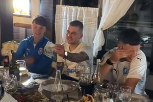 Continuă petrecerea la Craiova » Cicâldău a dat tonul la dedicații
