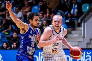 Ultimele informații din tabăra lui U-BT Cluj-Napoca înaintea meciului 3 al seriei cu SCM U Craiova: cum arată BTarena și care e situația lui Karel Guzman