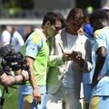 Nico Paz (în haine de stradă), alături de Assane Diao în meciul Como - Parma 1-0 / Foto: GettyImages