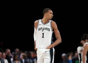 Condusă de un Victor Wembanyama uluitor, San Antonio Spurs reușește surpriza în primul meci al finalei conferinței de vest din NBA