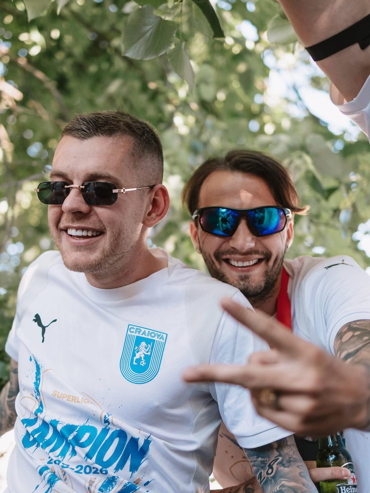 Campionii de la Craiova au imitat trendul cu ochelarii de soare