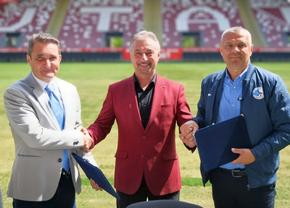 Corvinul Hunedoara va juca în Superligă la 200 de kilometri de casă!