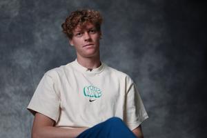 Jannik Sinner, dincolo de teren » Italianul a vorbit despre cum se relaxează, cine îl inspiră, cum a fost copilăria sa + cum l-a schimbat ceea ce i s-a întâmplat în cazul de dopaj