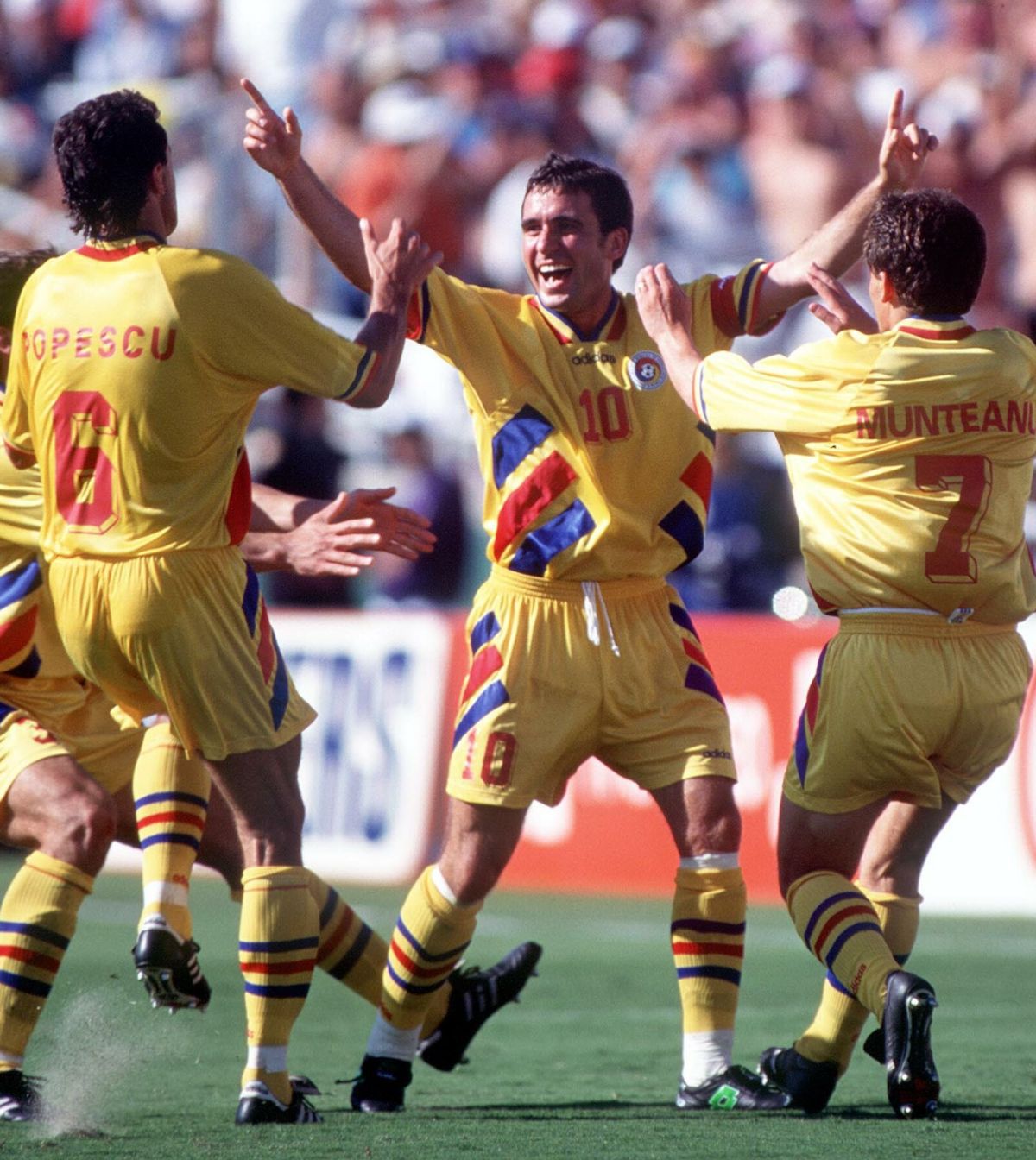 Gică Hagi debuta în Liga 1 acum 39 de ani: „Nu aveai cum să nu-l simpatizezi. Tupeul său în joc era extraordinar”