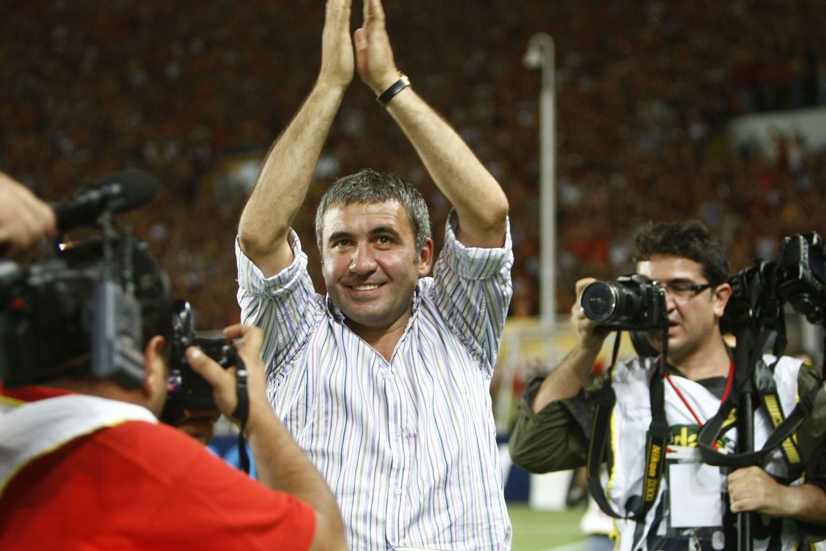 Gică Hagi a împlinit astăzi 59 de ani! 10 lucruri inedite: cum a vrut Johan Cruyff să își dea demisia pentru el și de ce își tăia jambierele