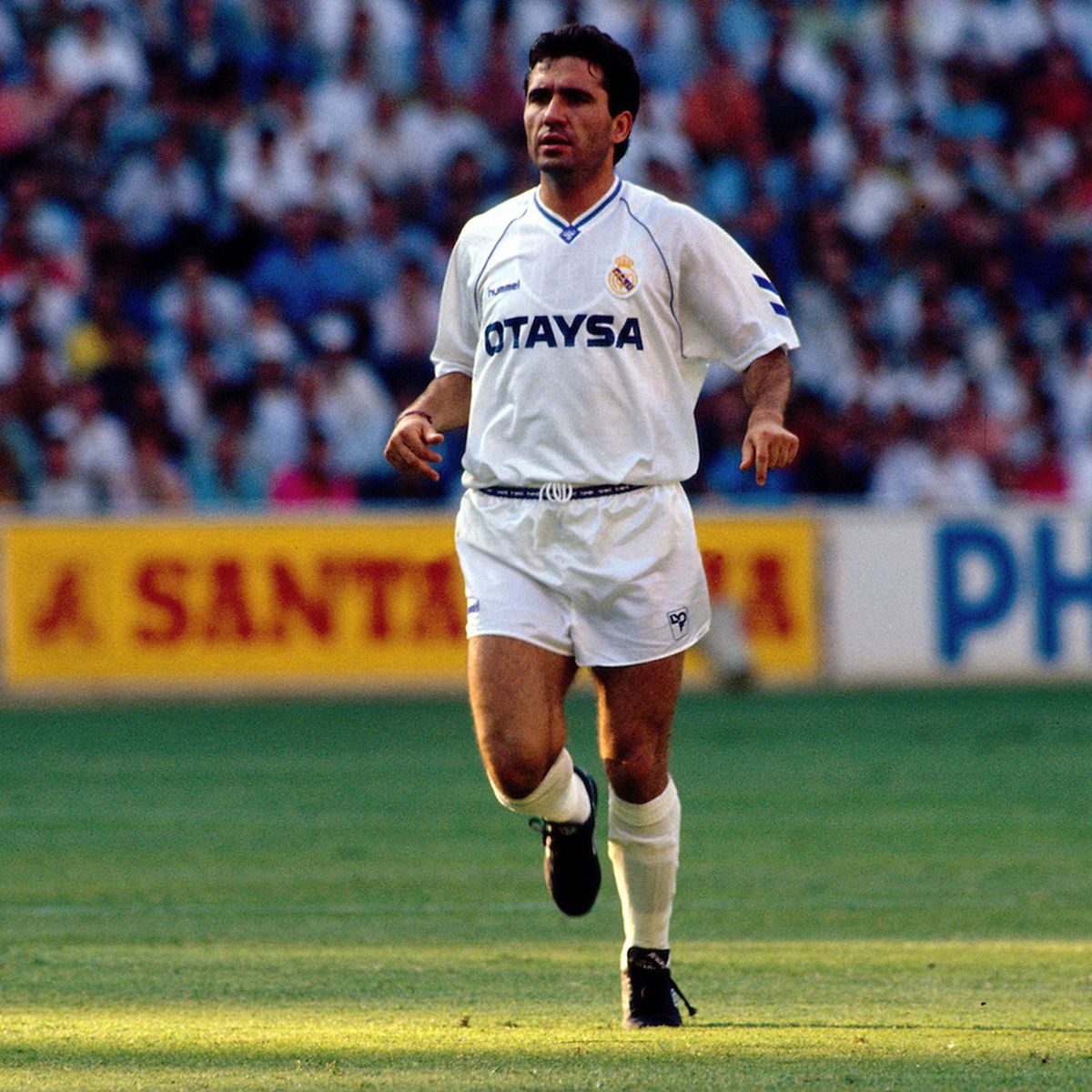 Gică Hagi a împlinit astăzi 59 de ani! 10 lucruri inedite: cum a vrut Johan Cruyff să își dea demisia pentru el și de ce își tăia jambierele