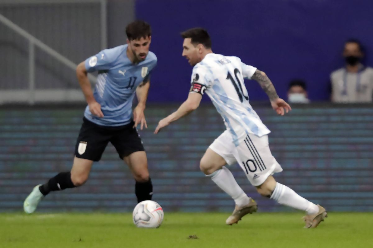 Argentina, victorie la cu Uruguay în Copa America » Messi, pasă de gol în meciul contra prietenului Suarez