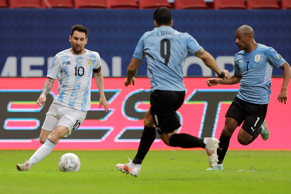 Argentina, victorie la cu Uruguay în Copa America » Messi, pasă de gol în meciul contra prietenului Suarez