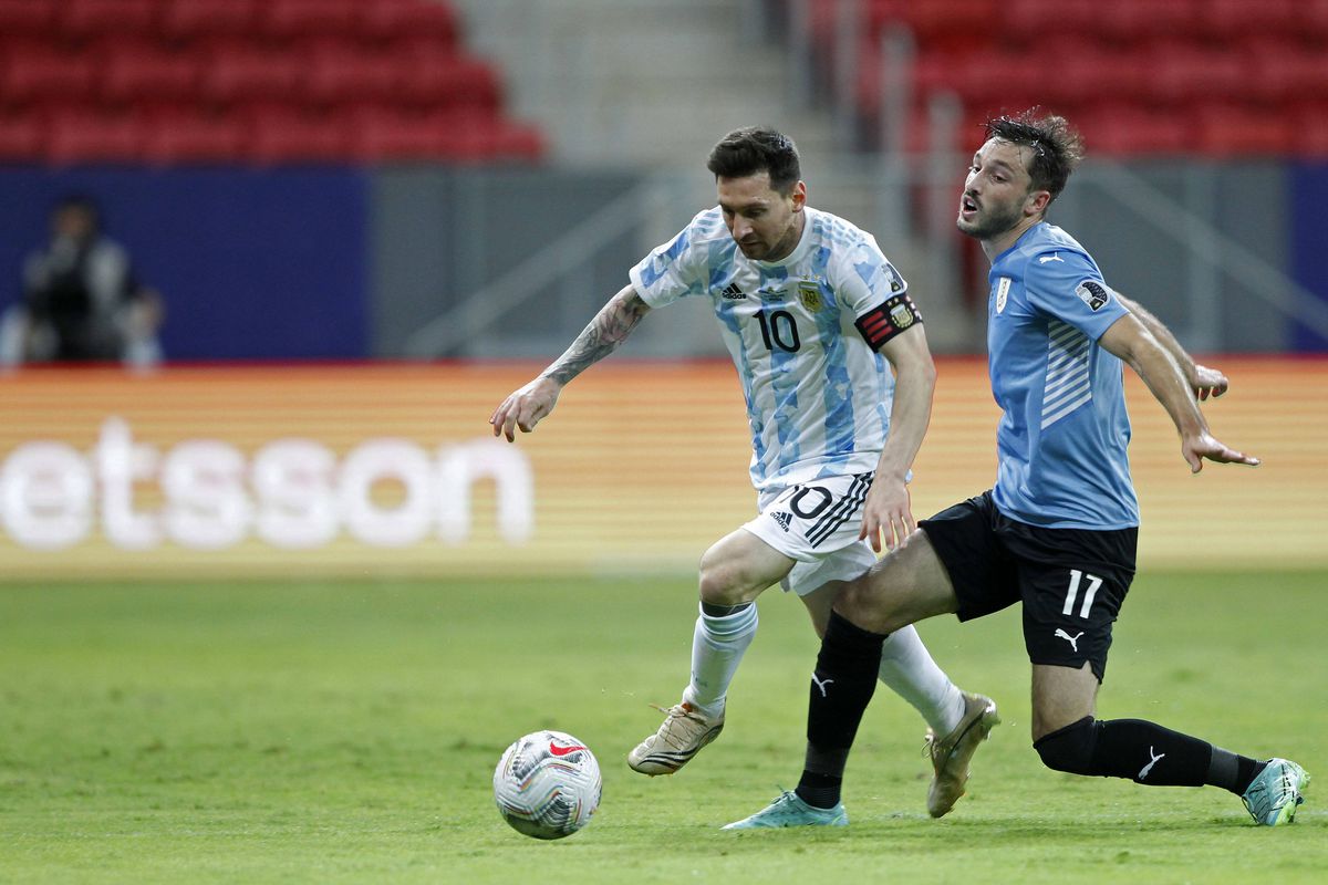 Argentina, victorie la cu Uruguay în Copa America » Messi, pasă de gol în meciul contra prietenului Suarez