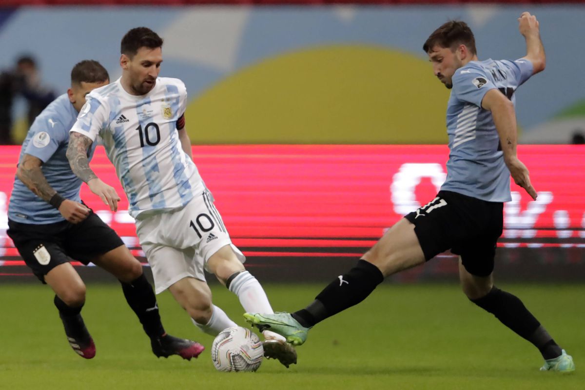 Argentina, victorie la cu Uruguay în Copa America » Messi, pasă de gol în meciul contra prietenului Suarez