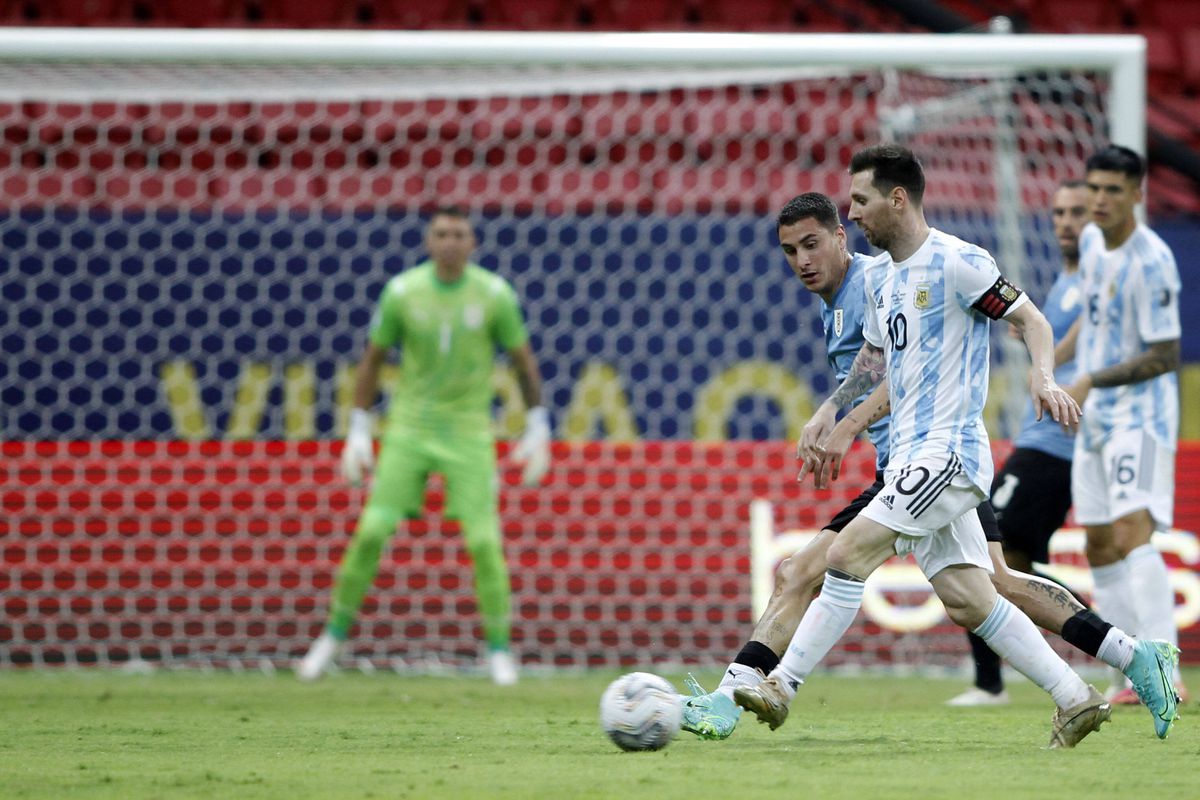 Argentina, victorie la cu Uruguay în Copa America » Messi, pasă de gol în meciul contra prietenului Suarez