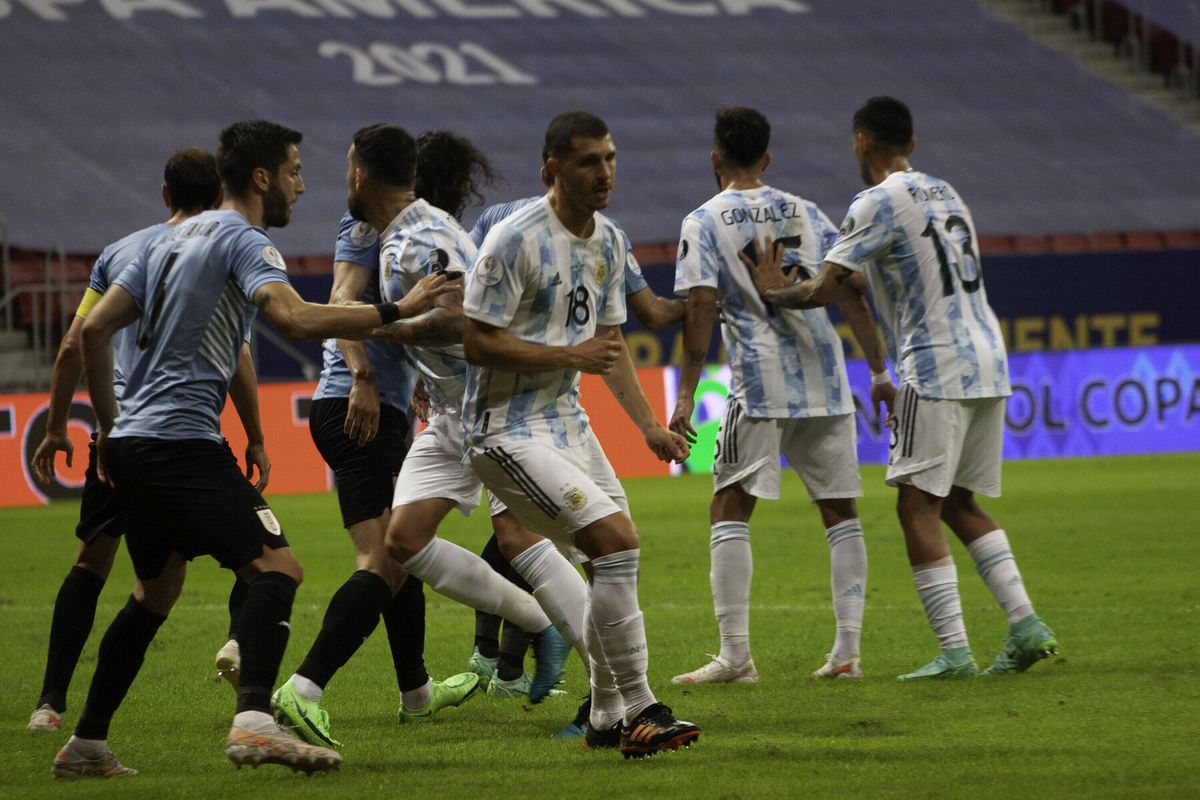 Argentina, victorie la cu Uruguay în Copa America » Messi, pasă de gol în meciul contra prietenului Suarez