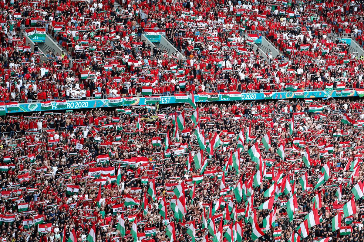 Scene josnice la Budapesta » Cu ce au aruncat fanii francezi în portarul Ungariei