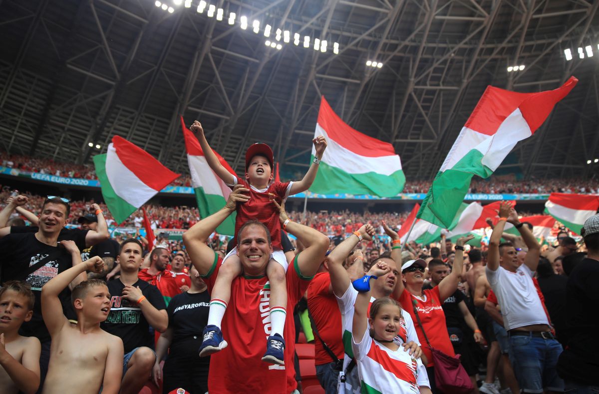 Vulcanul maghiar a erupt! Momente uluitoare după golul Ungariei » Jurnalistă luată cu fulgi cu tot! Imaginile zilei la EURO