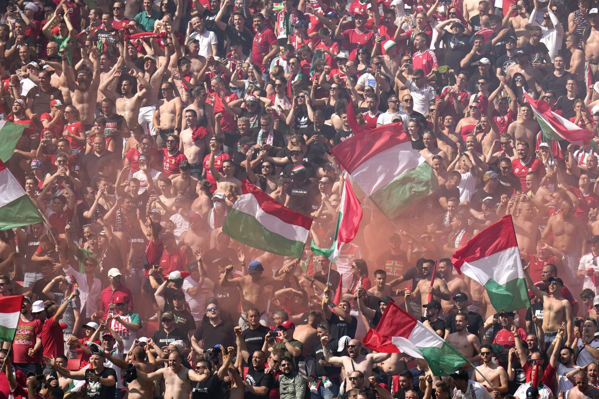 Scene josnice la Budapesta » Cu ce au aruncat fanii francezi în portarul Ungariei