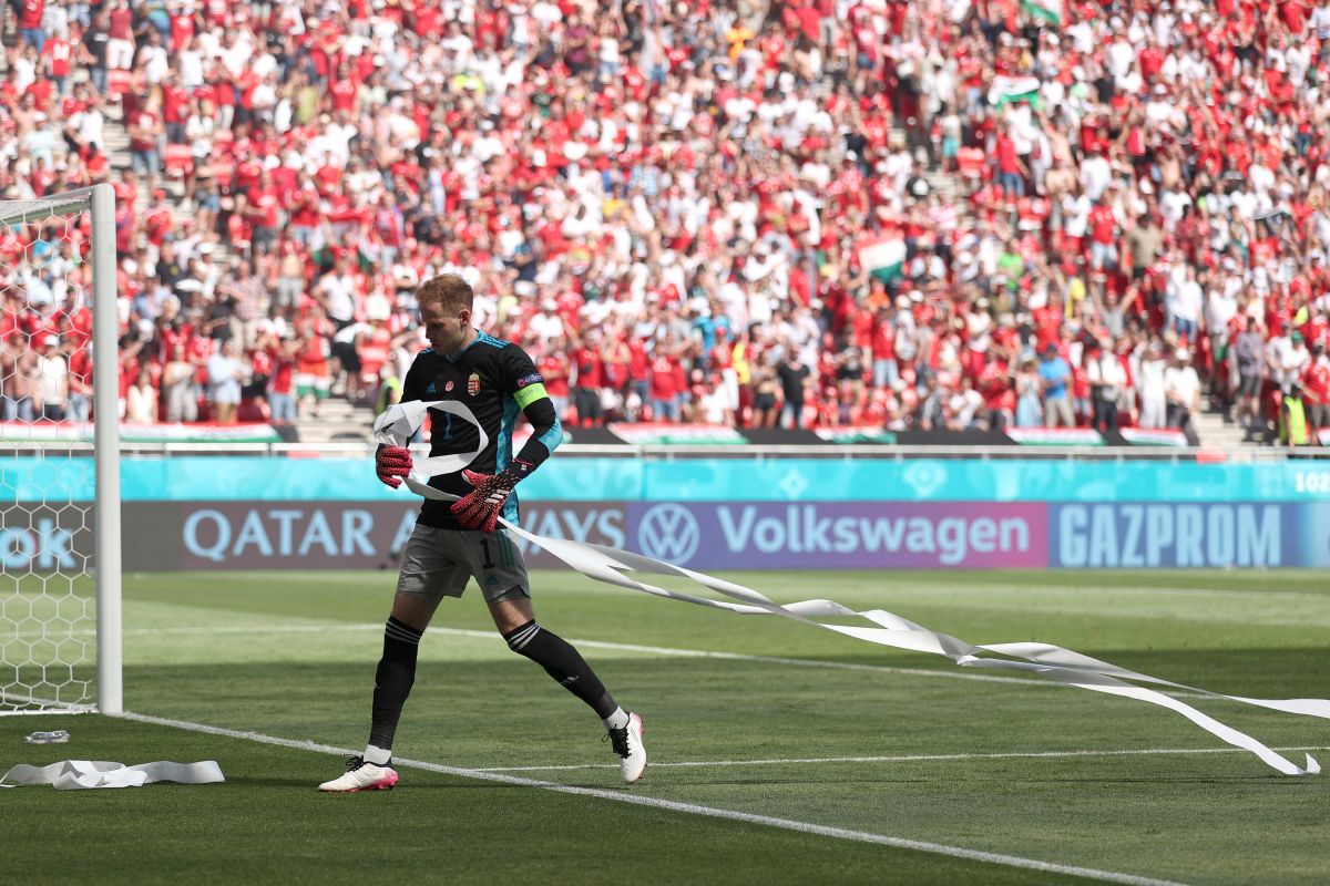 Scene josnice la Budapesta » Cu ce au aruncat fanii francezi în portarul Ungariei