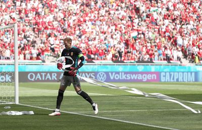 Scene josnice la Budapesta » Cu ce au aruncat fanii francezi în portarul Ungariei
