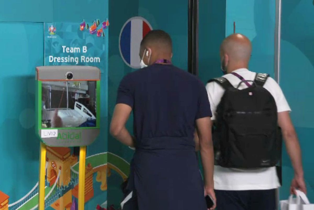 Imagini emoționante! Ce au făcut vedetele Franței înainte de meciul cu Ungaria