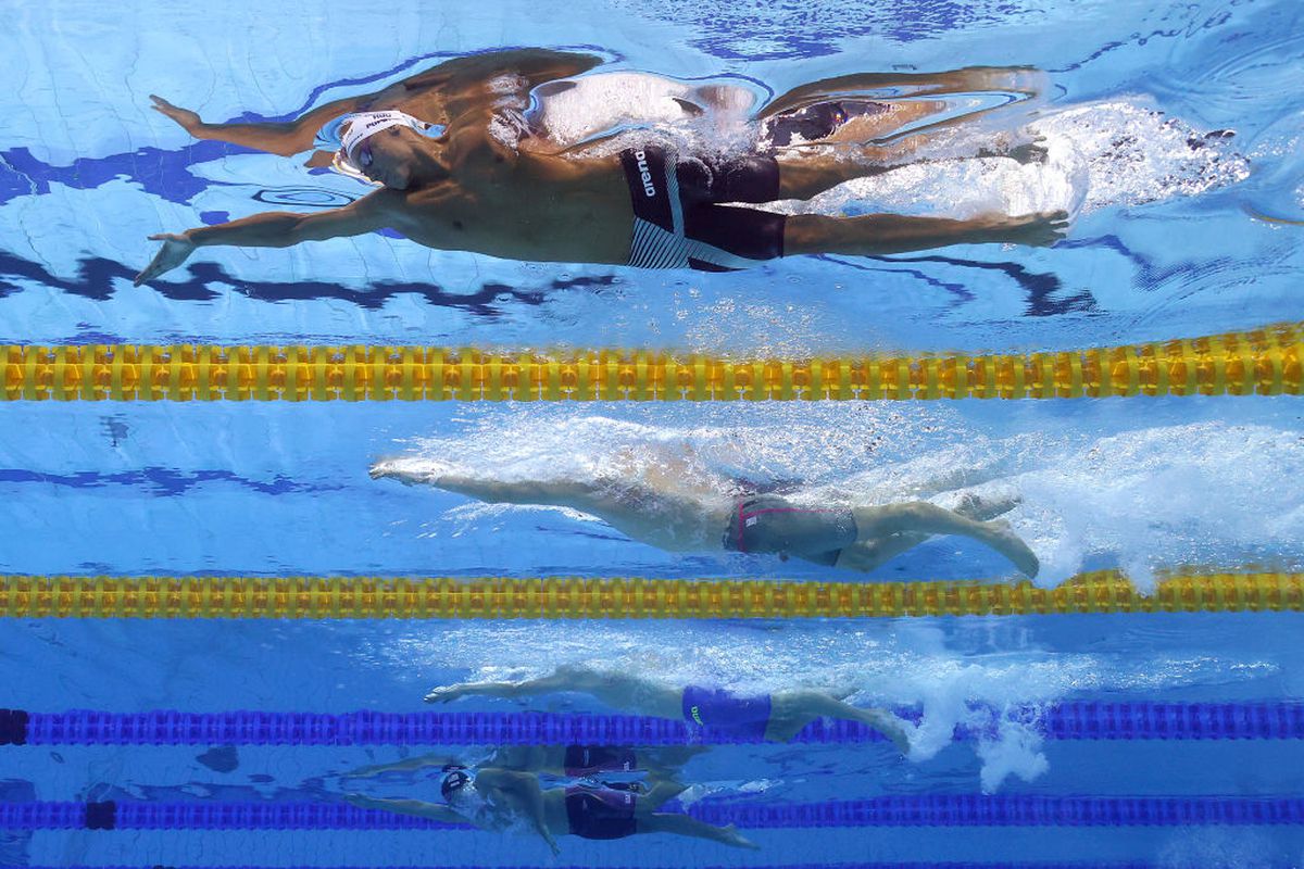 David Popovici, ULUITOR la CM de natație din Budapesta: s-a calificat în finală la 200 metri liber cu primul timp și record mondial al juniorilor!